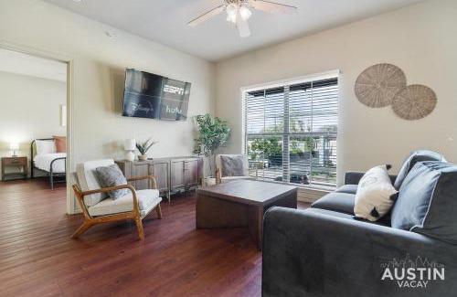 North Loop Apartamento | Fully Equipped w Stylish Design and Free Parking