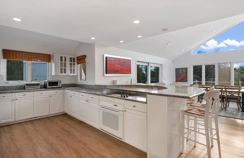 Quogue Casa | Fully-equipped waterfront 4-bedroom home in beautiful Quogue Village