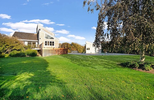Quogue Casa | Fully-equipped waterfront 4-bedroom home in beautiful Quogue Village