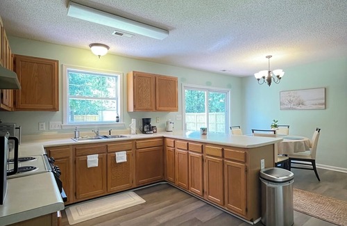 Indian Trail Casa | Casa con garage y cerca en Indian Trail
