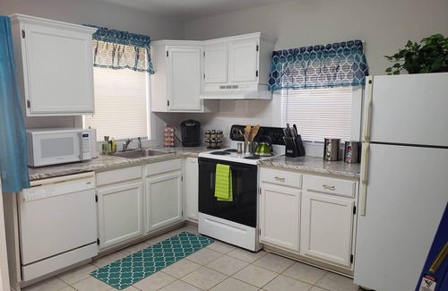 Charlotte Casa | Fully Fenced Backyard | 400 MBs Wifi | King Beds