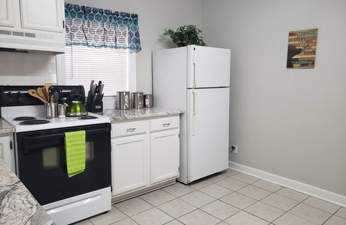 Charlotte Casa | Fully Fenced Backyard | 400 MBs Wifi | King Beds
