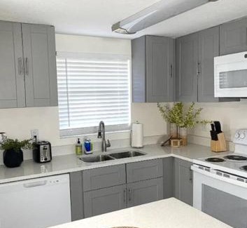 Southgate Casa | Fully Fenced With Hot tub near Siesta Key Bridge