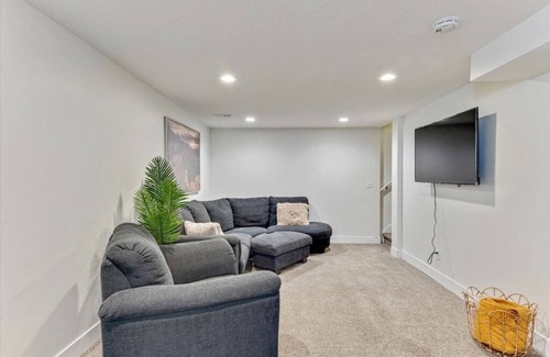 Layton Casa | Fully Fenced Yard,Garage Parking, Sleeps 4