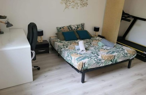 Saint-Julien-de-Peyrolas Apartamento | Fully equipped apartment on the ground floor between Gard and Ardèche