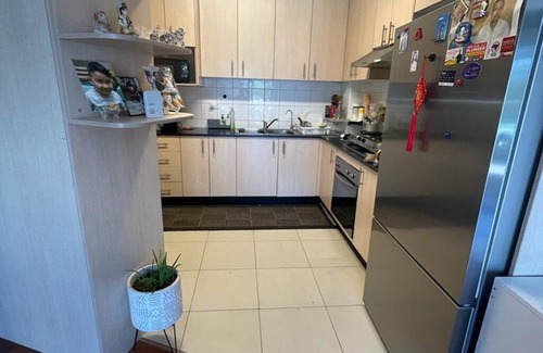 Merrylands Apartamento | Fully furnished 1 bedroom with shared bathroom with 1 person.