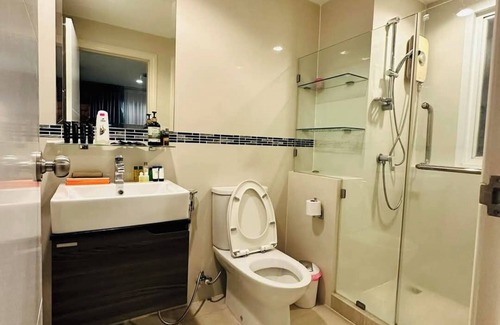 Talat Khwan Apartamento | Fully Furnished 2 Bed and 2 BathApartment with Pool & Fitness + WiFi!