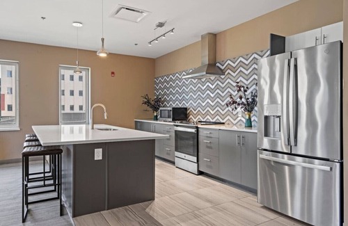 Midtown - Westport Apartamento | Fully Furnished 2Bed Apt In Kansas W/Open Kitchen
