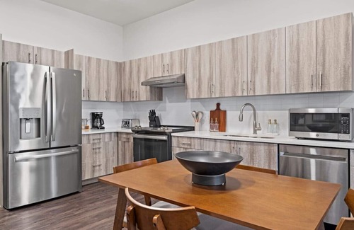 Midtown - Westport Apartamento | Fully Furnished 2Bed Apt In Kansas W/Open Kitchen