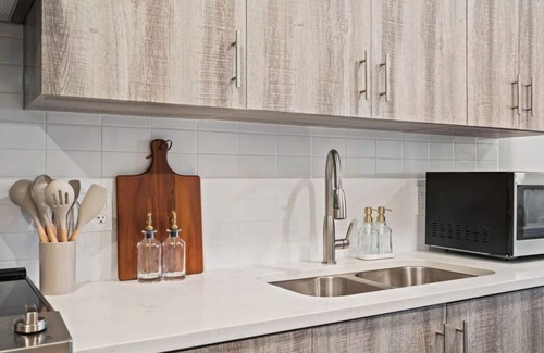 Midtown - Westport Apartamento | Fully Furnished 2Bed Apt In Kansas W/Open Kitchen