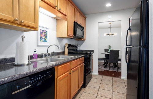 Meadowbrook Condominio | Fully Furnished 2BR/2BA Condo off Hwy 280/Free Onsite Parking