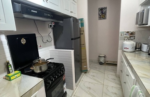 Kireka Condominio | Condominio amueblado de 2 dormitorios en Uganda, con piscina, gimnasio
