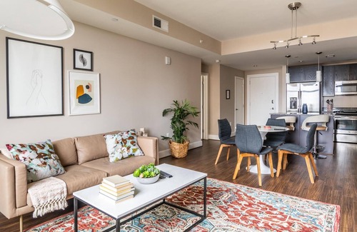 Reston Apartamento | Fully-Furnished 2BR Apt in Reston + Parking