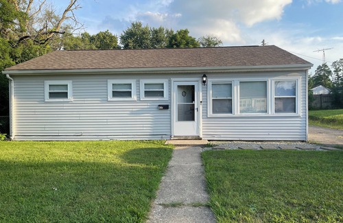 Trotwood Casa | Fully furnished 3 bedroom 1 bath, cheaper than a hotel rate! Washer and dryer.