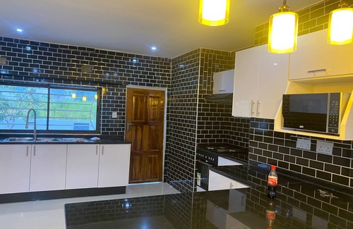 Ndola Apartamento | Fully furnished 3 bedroom family sized apartment --15 minutes from the airport..