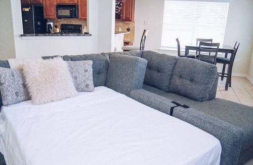 Kingwood Casa | Fully Furnished 4 Bedroom Home