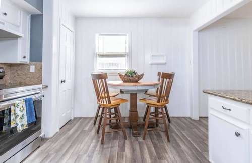 Lubbock Casa | Fully Furnished and Bills Paid. House is located in Lubbock medical district!