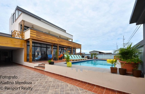 San Clemente Casa | Fully Furnished Beachfront House Pool and Jacuzzi Sleep 17 People