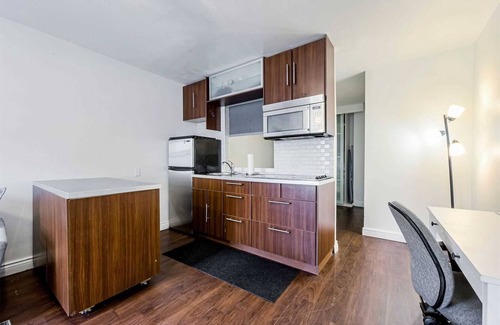 York University Heights Casa | Fully Furnished Bright and Luxurious Bedroom in North York-1