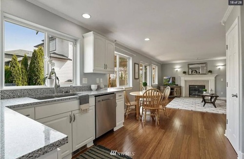 Marysville Casa | Fully Furnished charming 4-bedroom house in enchanting Marysville with WiFi