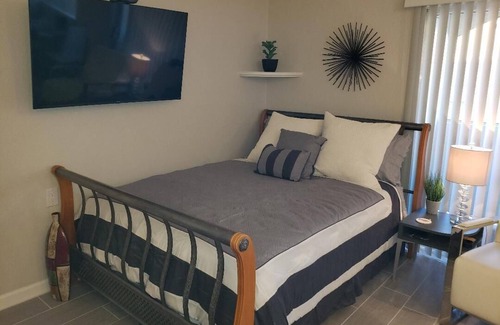 Surprise Apartamento | Fully Furnished Condo-Heated Pool-Hot Tub Yr Rnd