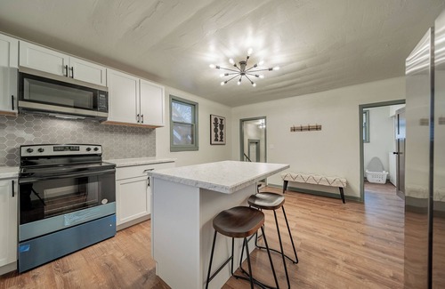 Appleton Casa | Fully Furnished Cozy Home with Fenced Yard in a Peaceful Neighborhood