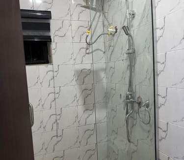 Owerri Apartamento | FULLY FURNISHED DAILY FLAT RENTALS AND APARTMENT RENTAL AT IPAM SELF SERVICE 2BEDROOM And 1 BED APARTMENT IN NEW OWERRI IMO STATE, WITH FREE SHUTLE PICK UP WITHIN OWERRI, kitchen and all living amenities included a home away from home, better than a hotel