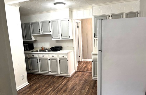 Bluewell Apartamento | Fully Furnished Executive Rental Large 1-Bed 1-Bath Pets Allowed