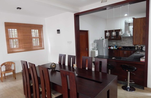 Thalawatugoda Casa | Casa completamente amueblada para alquiler a largo o corto plazo
