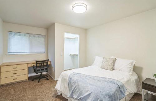 Harlow Apartamento | Fully Furnished Living with Pool & Clubhouse Amenities