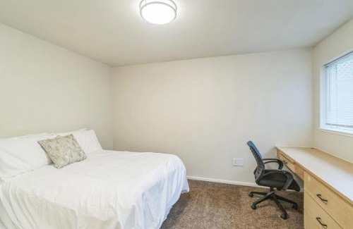 Harlow Apartamento | Fully Furnished Living with Pool & Clubhouse Amenities