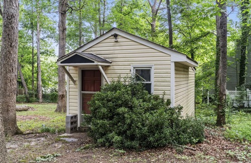 Chesterfield Casa | Fully furnished long-term home, dog-friendly, huge fenced-in backyard, office