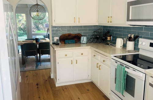 Encinitas Casa | FULLY FURNISHED MID-TERM RENTAL: Treehouse Oasis - A peaceful haven in Encinitas