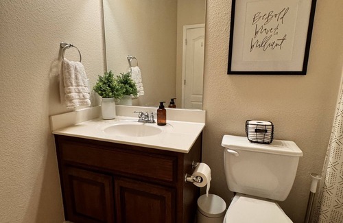 Austin Casa | Fully Furnished Single Family - One Bedroom Home