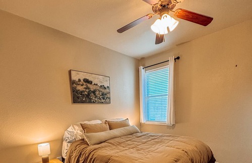Austin Casa | Fully Furnished Single Family - One Bedroom Home