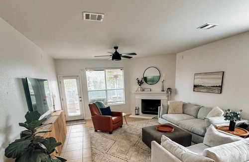 Austin Casa | Fully Furnished Single Family - One Bedroom Home