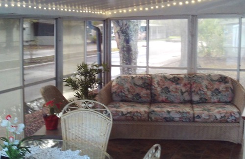 New Port Richey East Casa | Fully Furnished, newly renovated 2/1.5 mobile home in quiet, well kept community