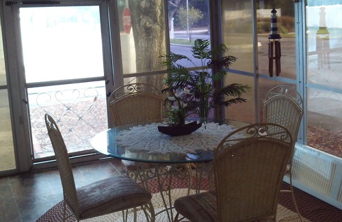 New Port Richey East Casa | Fully Furnished, newly renovated 2/1.5 mobile home in quiet, well kept community
