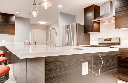 Las Vegas Casa | Fully licensed pool home w/outdoor kitchen.