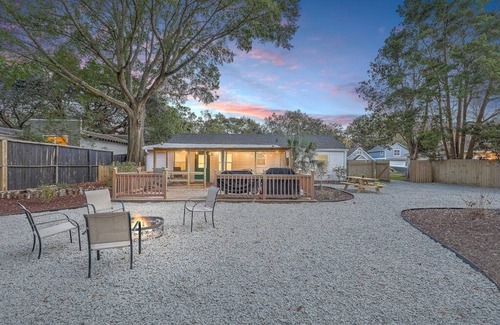 Mount Pleasant Casa | Fully Loaded Home ~ Kid Friendly ~ Outdoor Space