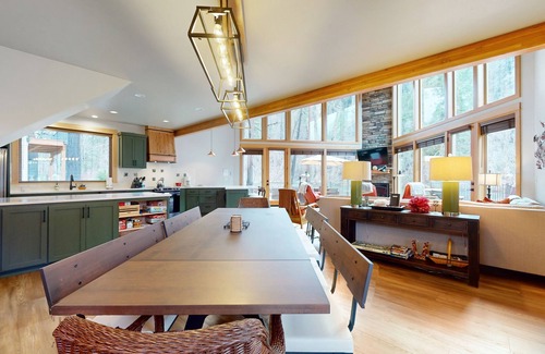Vida Casa | Fully rebuilt riverfront home with deck, fireplace, & W/D - dog-friendly