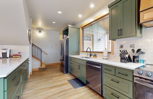 Vida Casa | Fully rebuilt riverfront home with deck, fireplace, & W/D - dog-friendly