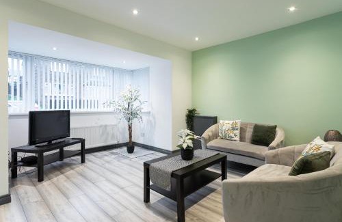 Belfast Casa | Fully Refurbished North Belfast Home 2