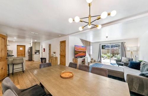 North Upper Truckee Casa | Fully Remodeled, Hot Tub, Game Room, 10 Guests + Extra Kids 5 Years Old and Younger, Pet Friendly