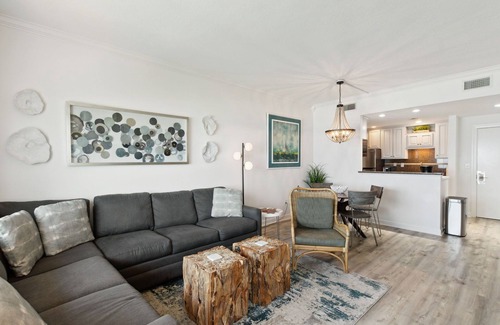 Fernandina Beach Condominio | Fully Remodeled 5th-Floor Sandcastles Villa with Ocean Views!