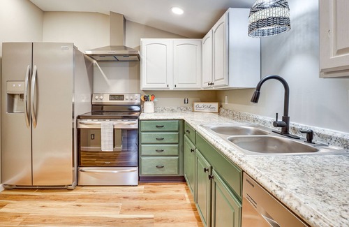 Craig Beach Cabaña | Fully Remodeled Cottage: Walk to Lake Milton Beach
