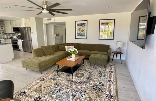 Bermuda Dunes Condominio | Fully Remodeled Golf Course Mid-Century Condo with Mountain Views