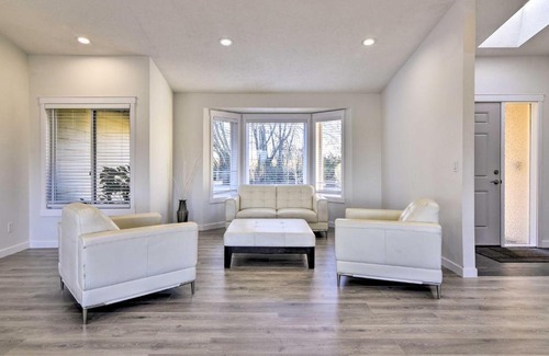 Hillsboro Casa | Fully Remodeled Hillsboro Home with Home Theater!