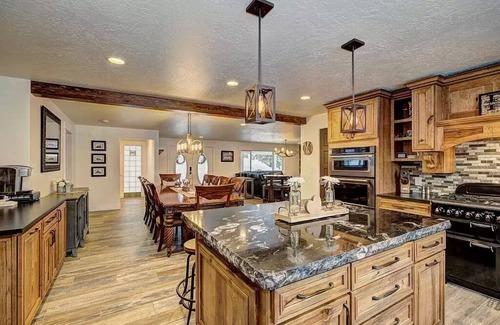 McCall Cabina | Fully remodeled historic Gem - Lodge sleeps 18 Oasis sleeps 22