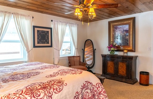 McCall Cabina | Fully remodeled historic Gem - Lodge sleeps 18 Oasis sleeps 22